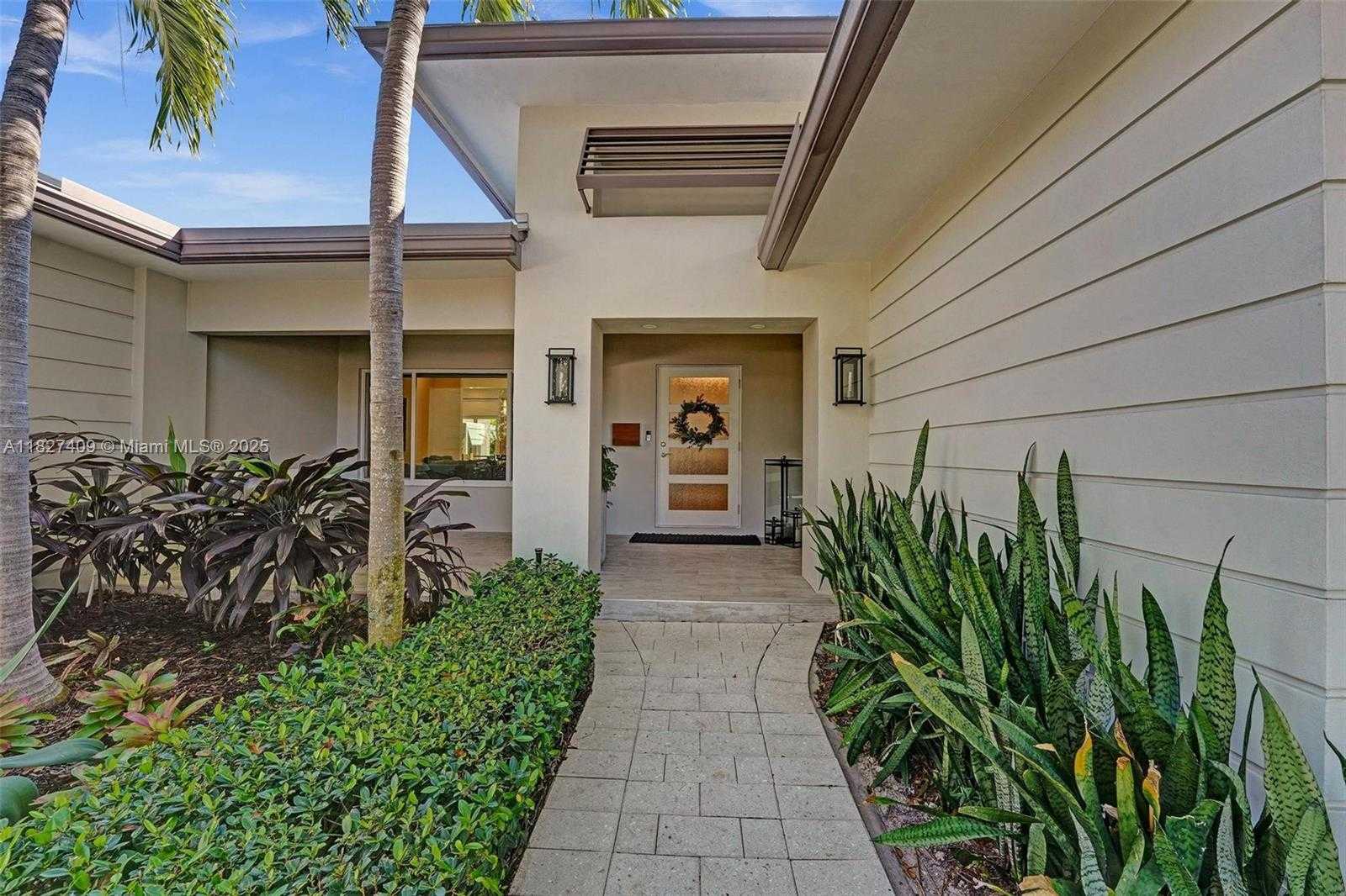 Small Image of 1206 EAST LAKE DR, Fort Lauderdale Number 2