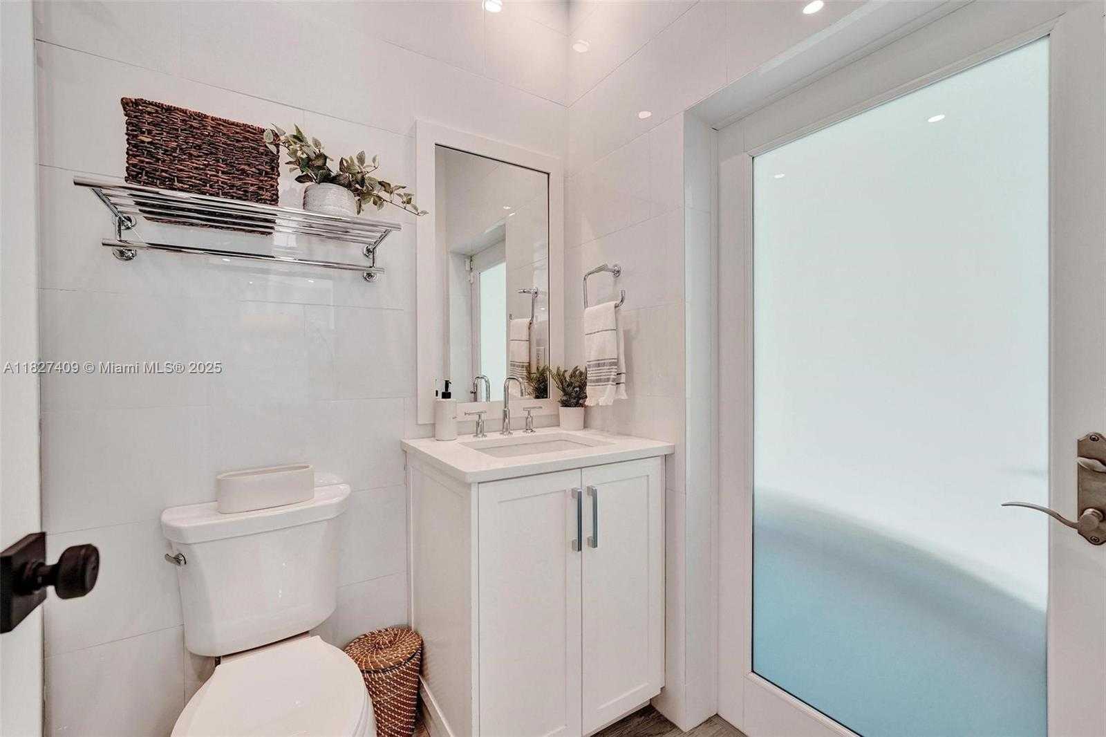 Small Image of 1206 EAST LAKE DR, Fort Lauderdale Number 25