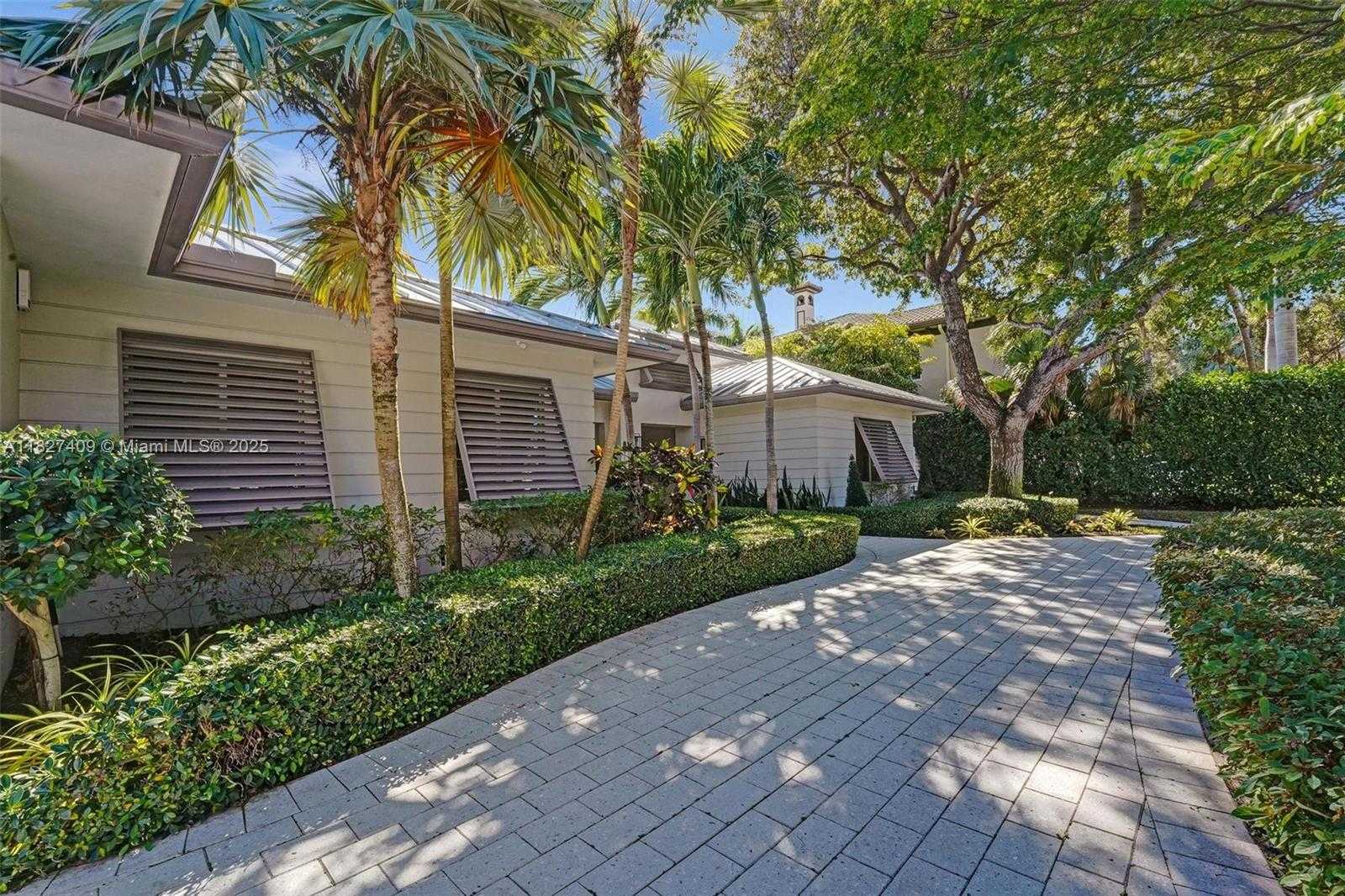 Small Image of 1206 EAST LAKE DR, Fort Lauderdale Number 3