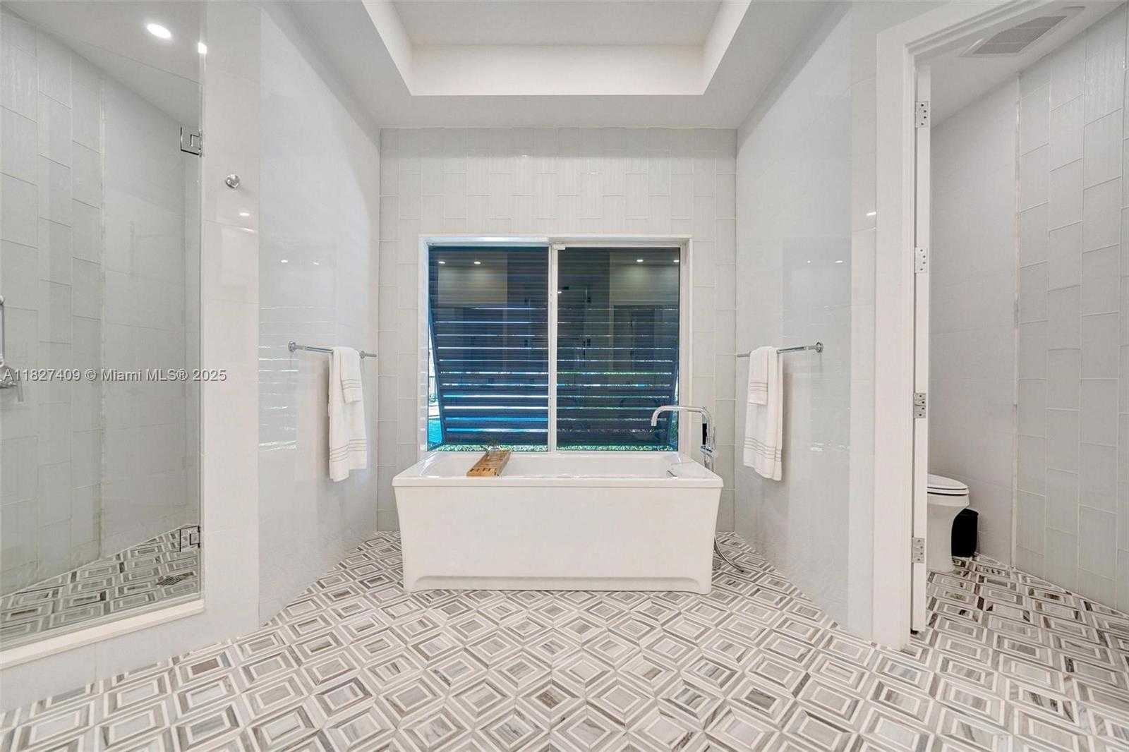 Small Image of 1206 EAST LAKE DR, Fort Lauderdale Number 36