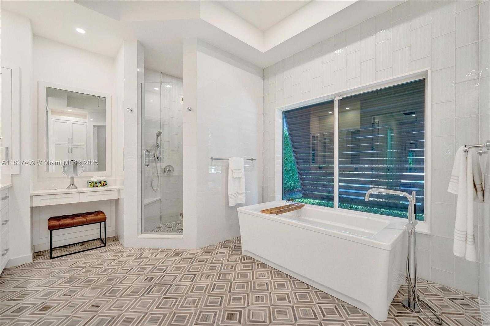Small Image of 1206 EAST LAKE DR, Fort Lauderdale Number 37