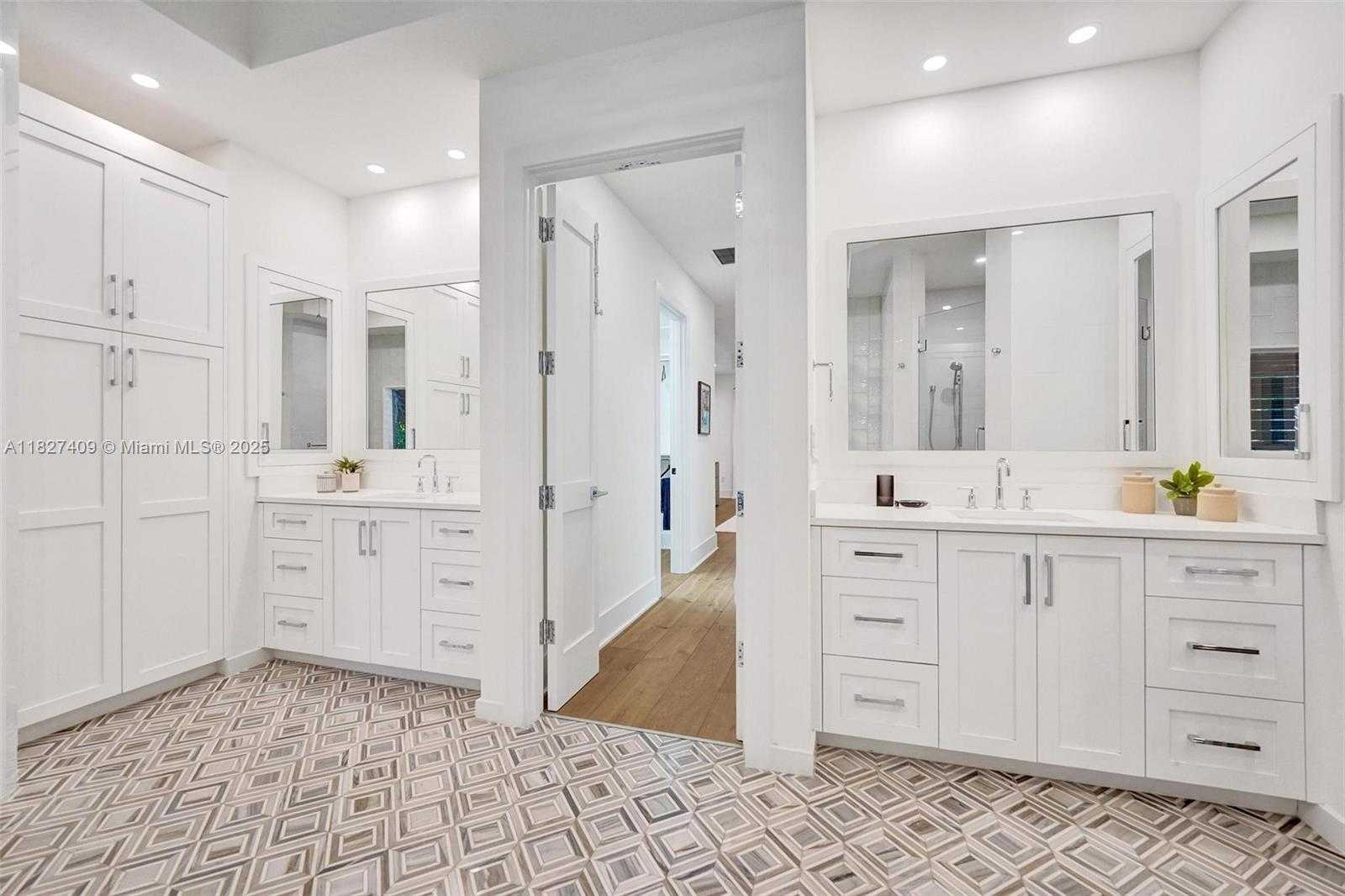Small Image of 1206 EAST LAKE DR, Fort Lauderdale Number 39