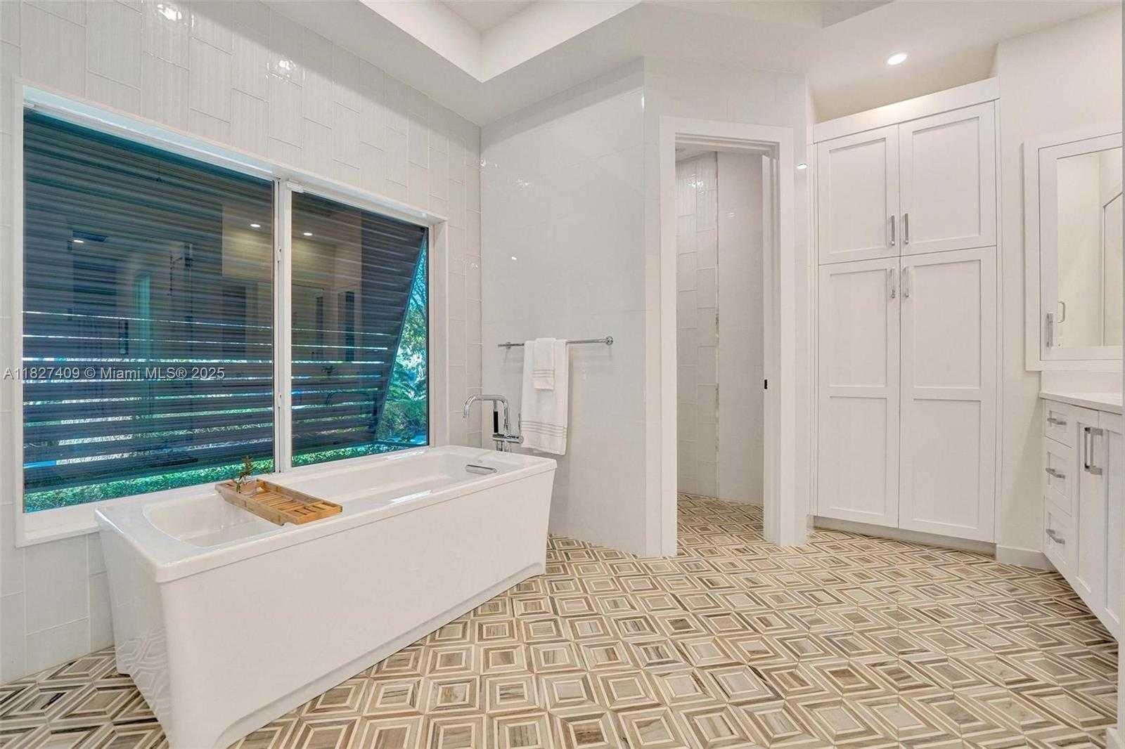 Small Image of 1206 EAST LAKE DR, Fort Lauderdale Number 40
