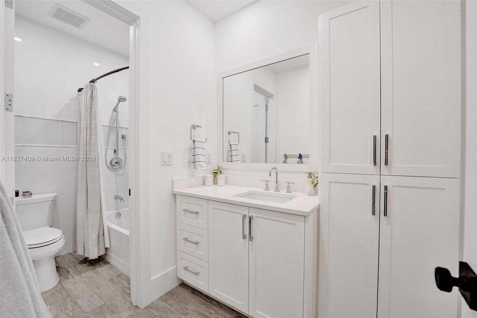 Small Image of 1206 EAST LAKE DR, Fort Lauderdale Number 46