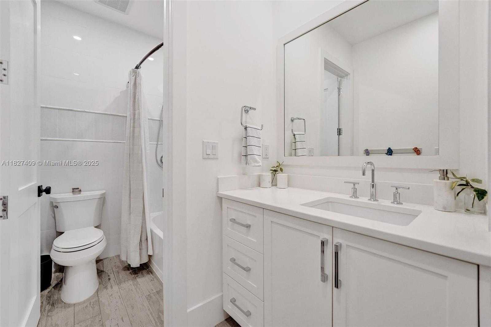 Small Image of 1206 EAST LAKE DR, Fort Lauderdale Number 47
