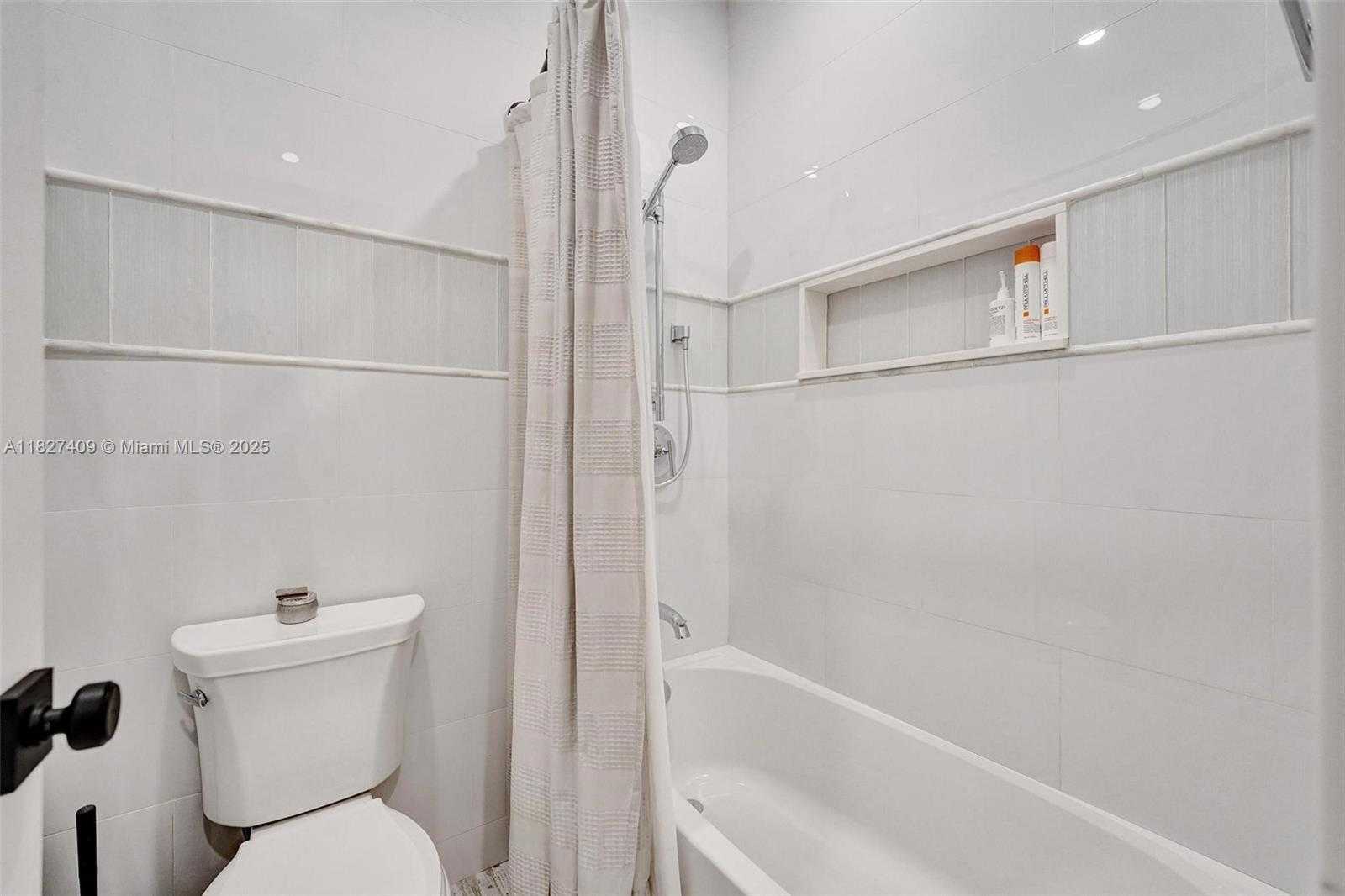 Small Image of 1206 EAST LAKE DR, Fort Lauderdale Number 48