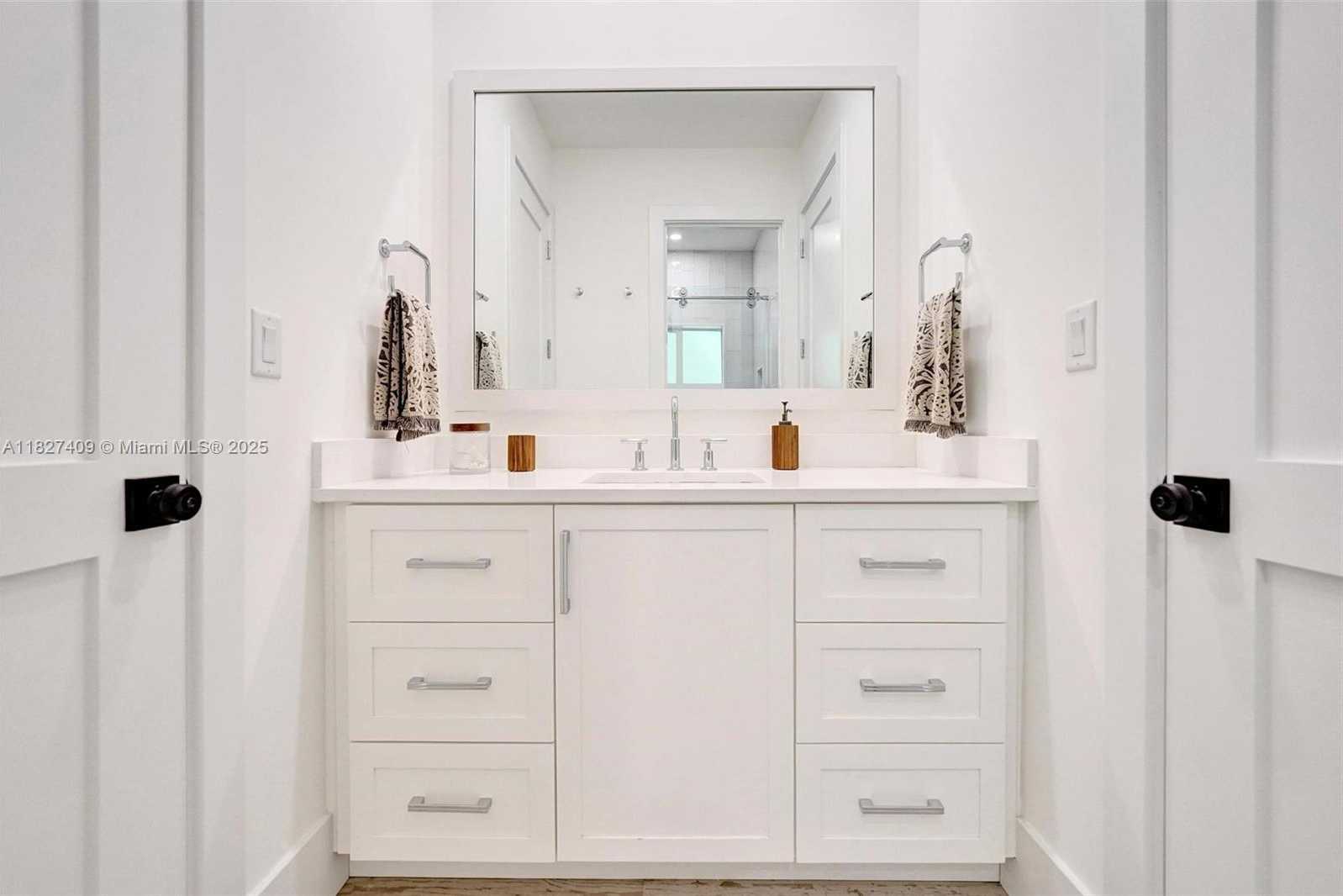 Small Image of 1206 EAST LAKE DR, Fort Lauderdale Number 51