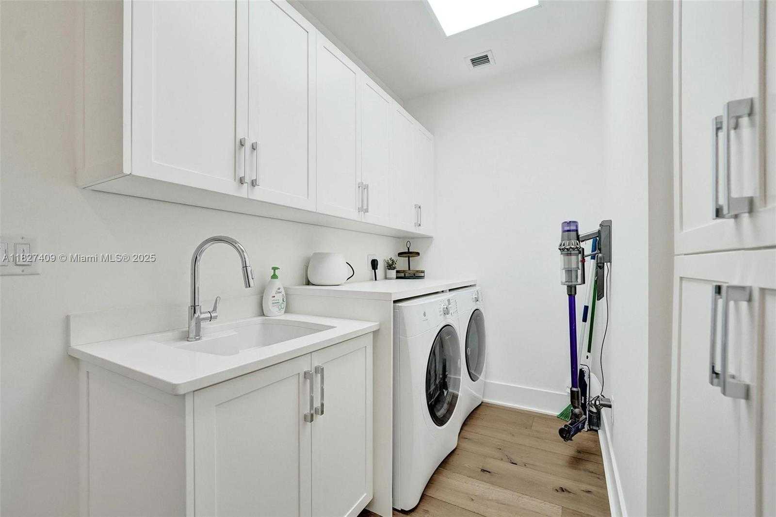 Small Image of 1206 EAST LAKE DR, Fort Lauderdale Number 62
