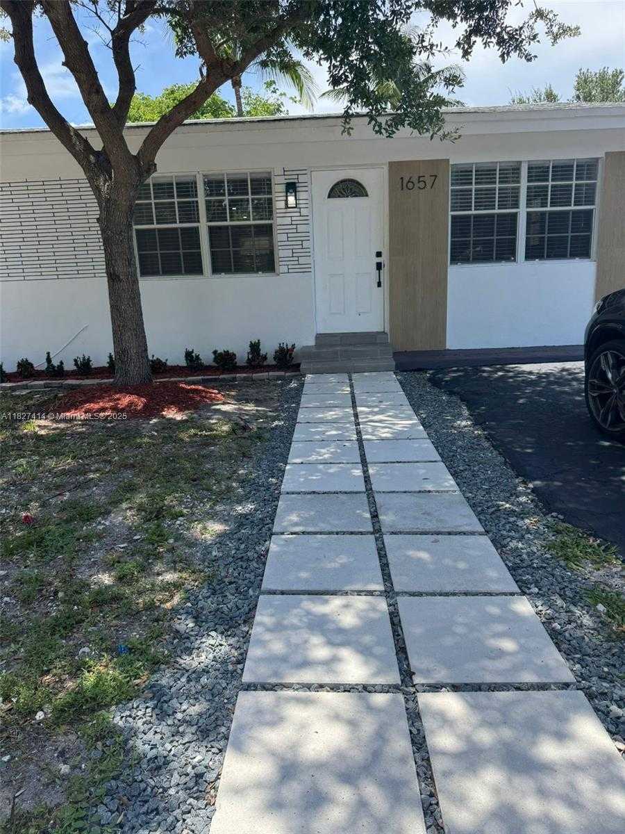 Small Image of 1657 SOUTH WEST 44TH AVE, Fort Lauderdale Number 3