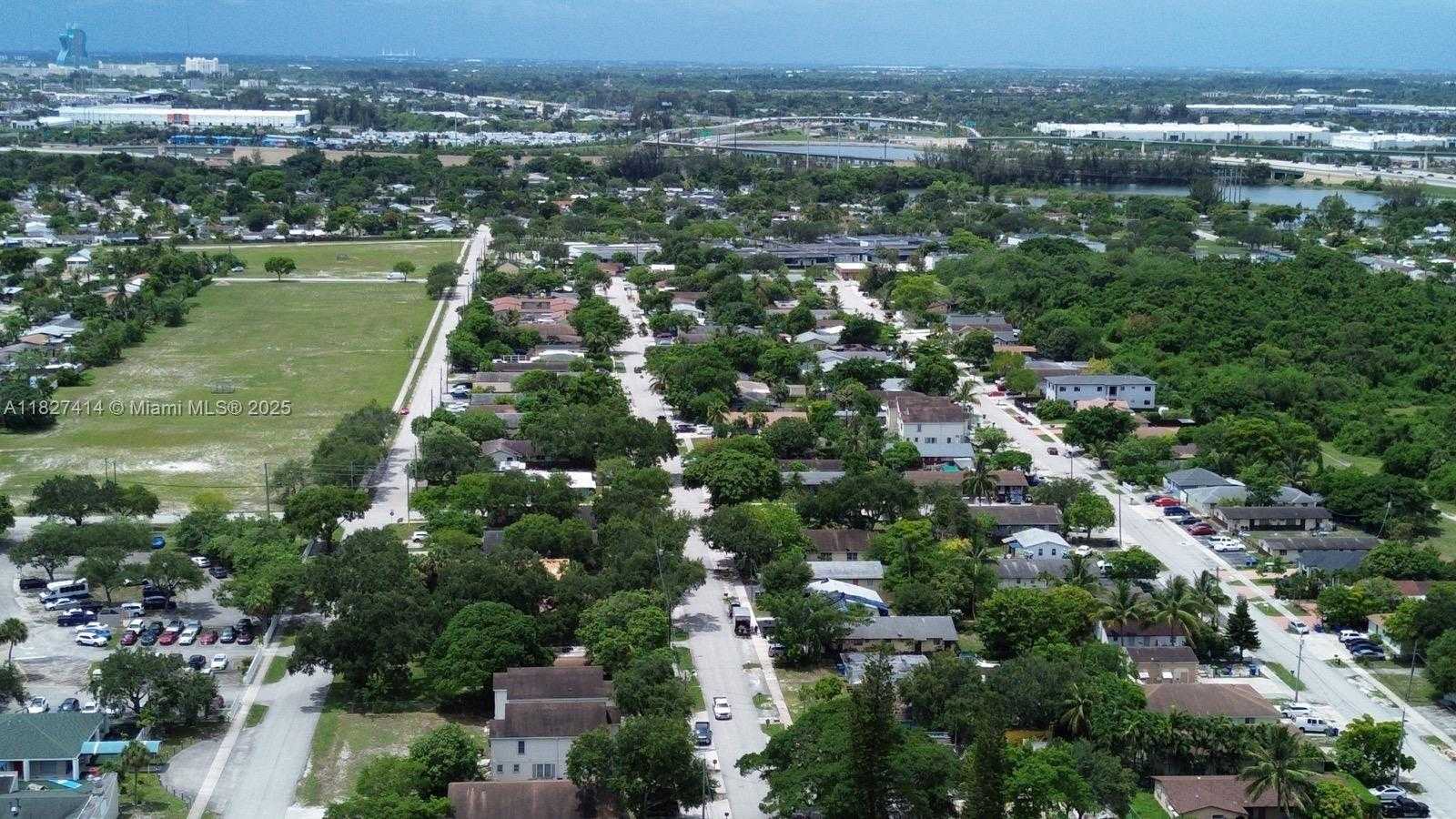 Small Image of 1657 SOUTH WEST 44TH AVE, Fort Lauderdale Number 31