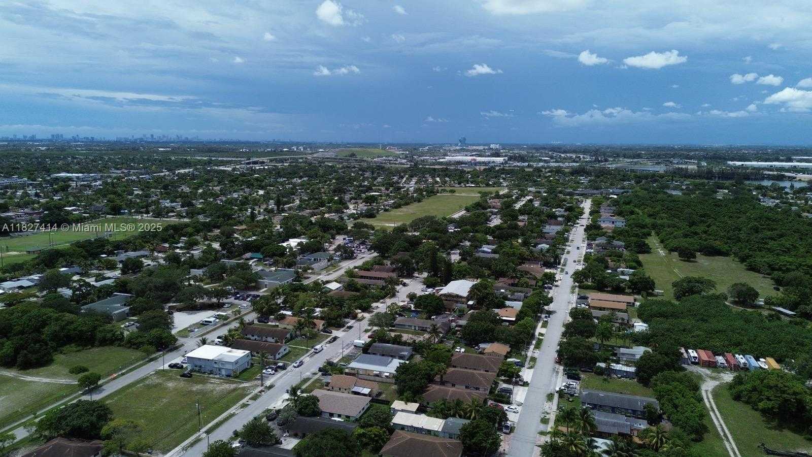 Small Image of 1657 SOUTH WEST 44TH AVE, Fort Lauderdale Number 32