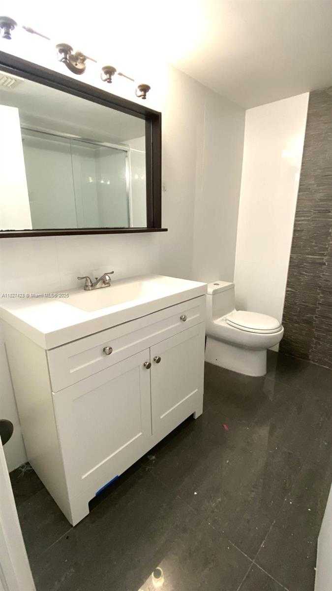 Small Image of 4560 NORTH WEST 107TH AVE, Doral Number 3