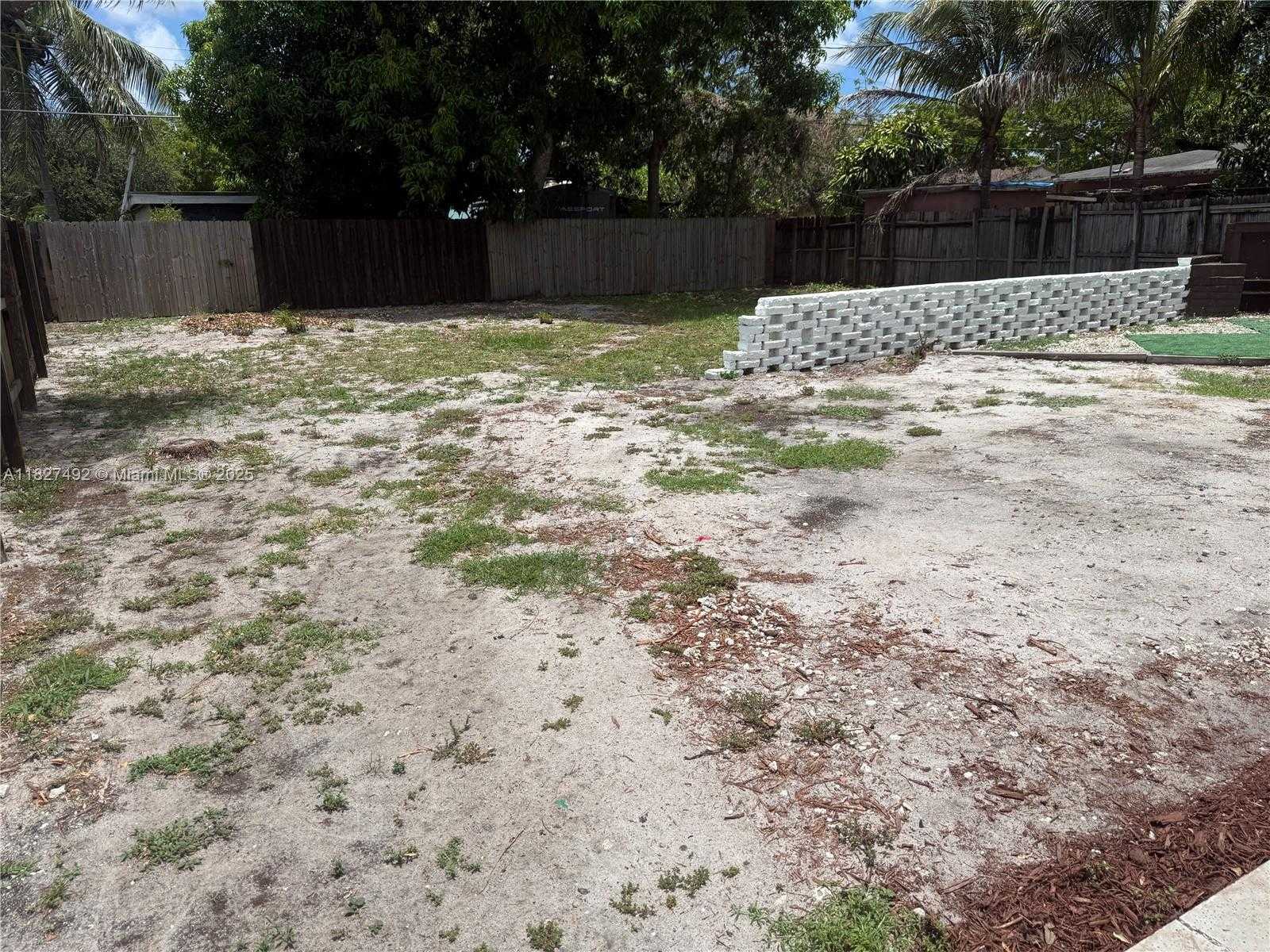 Small Image of 825 NORTH WEST 127TH ST, North Miami Number 10