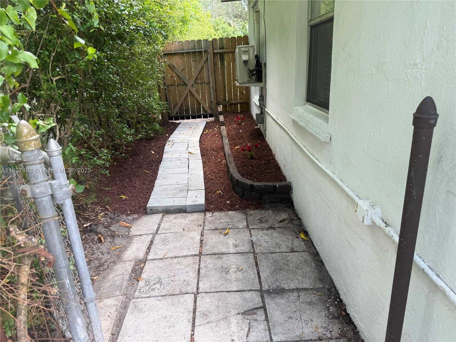 Small Image of 825 NORTH WEST 127TH ST, North Miami Number 12