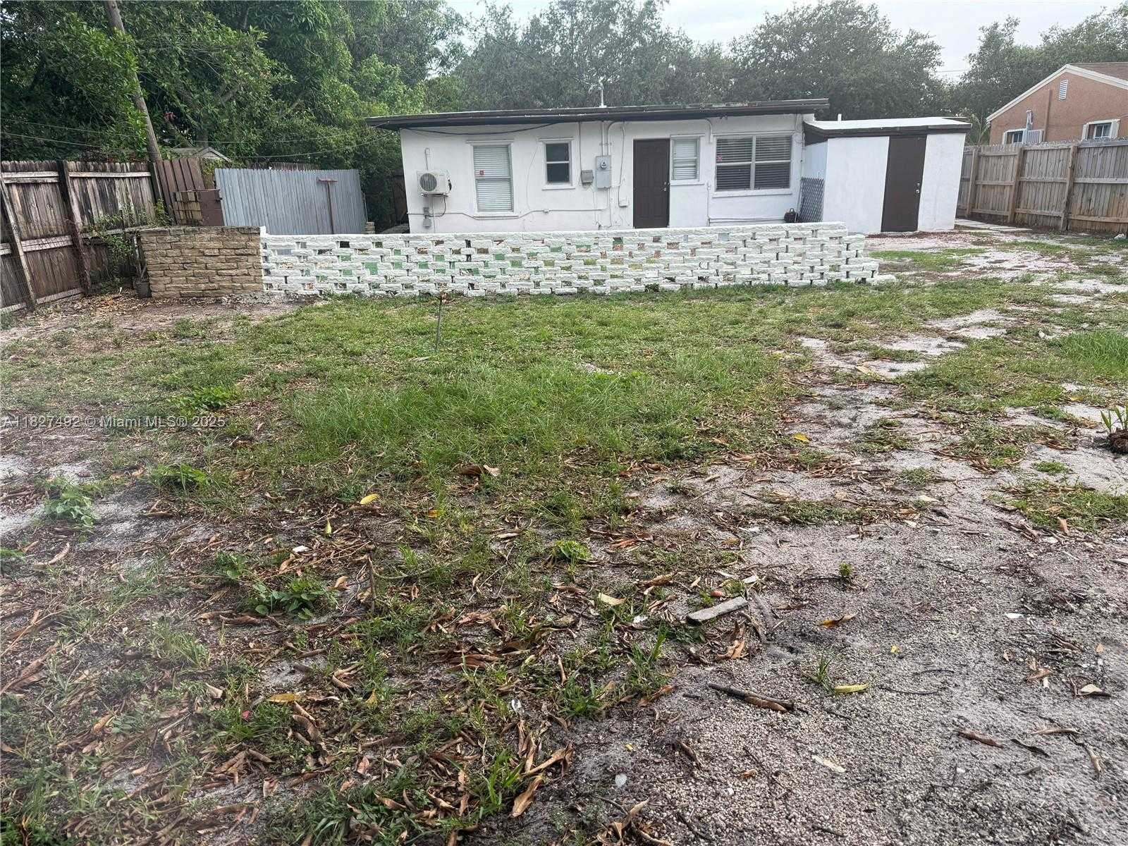 Small Image of 825 NORTH WEST 127TH ST, North Miami Number 16