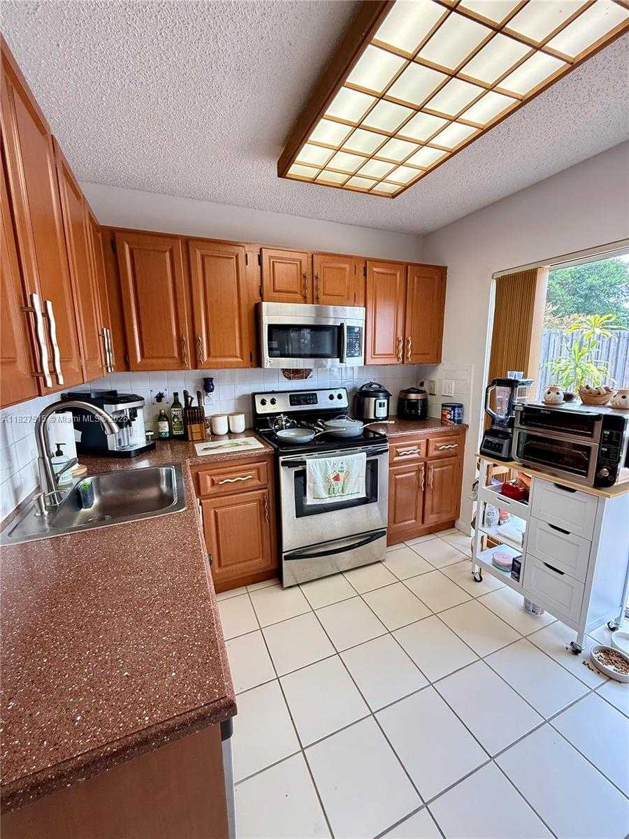 Small Image of 10381 SOUTH WEST 205TH TER, Cutler Bay Number 14
