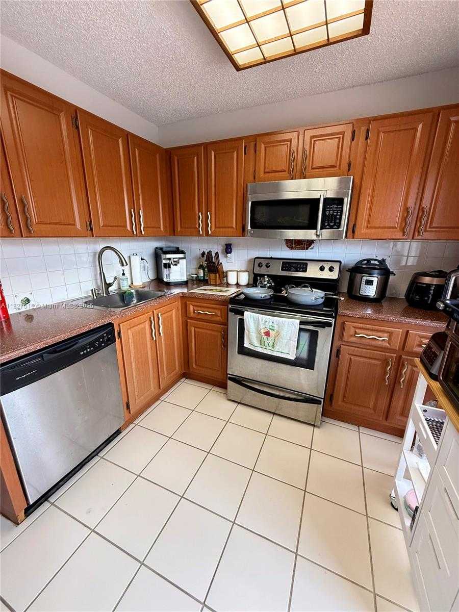 Small Image of 10381 SOUTH WEST 205TH TER, Cutler Bay Number 15