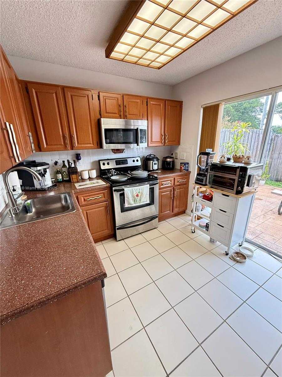 Small Image of 10381 SOUTH WEST 205TH TER, Cutler Bay Number 16