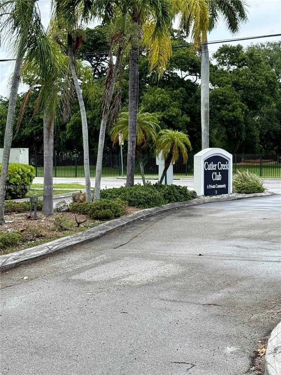 Small Image of 10381 SOUTH WEST 205TH TER, Cutler Bay Number 4