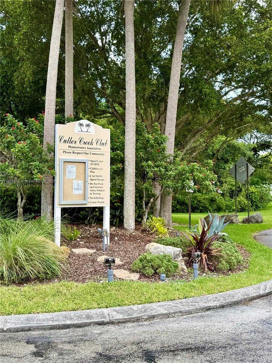 Small Image of 10381 SOUTH WEST 205TH TER, Cutler Bay Number 5