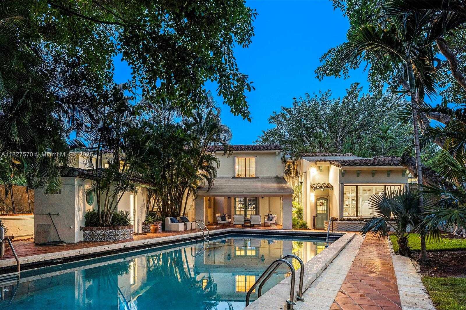Small Image of 3500 FLAMINGO DR, Miami Beach Number 2