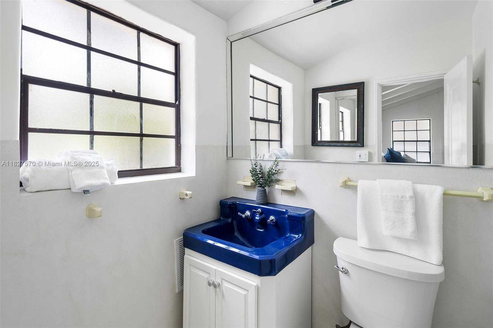 Small Image of 3500 FLAMINGO DR, Miami Beach Number 36