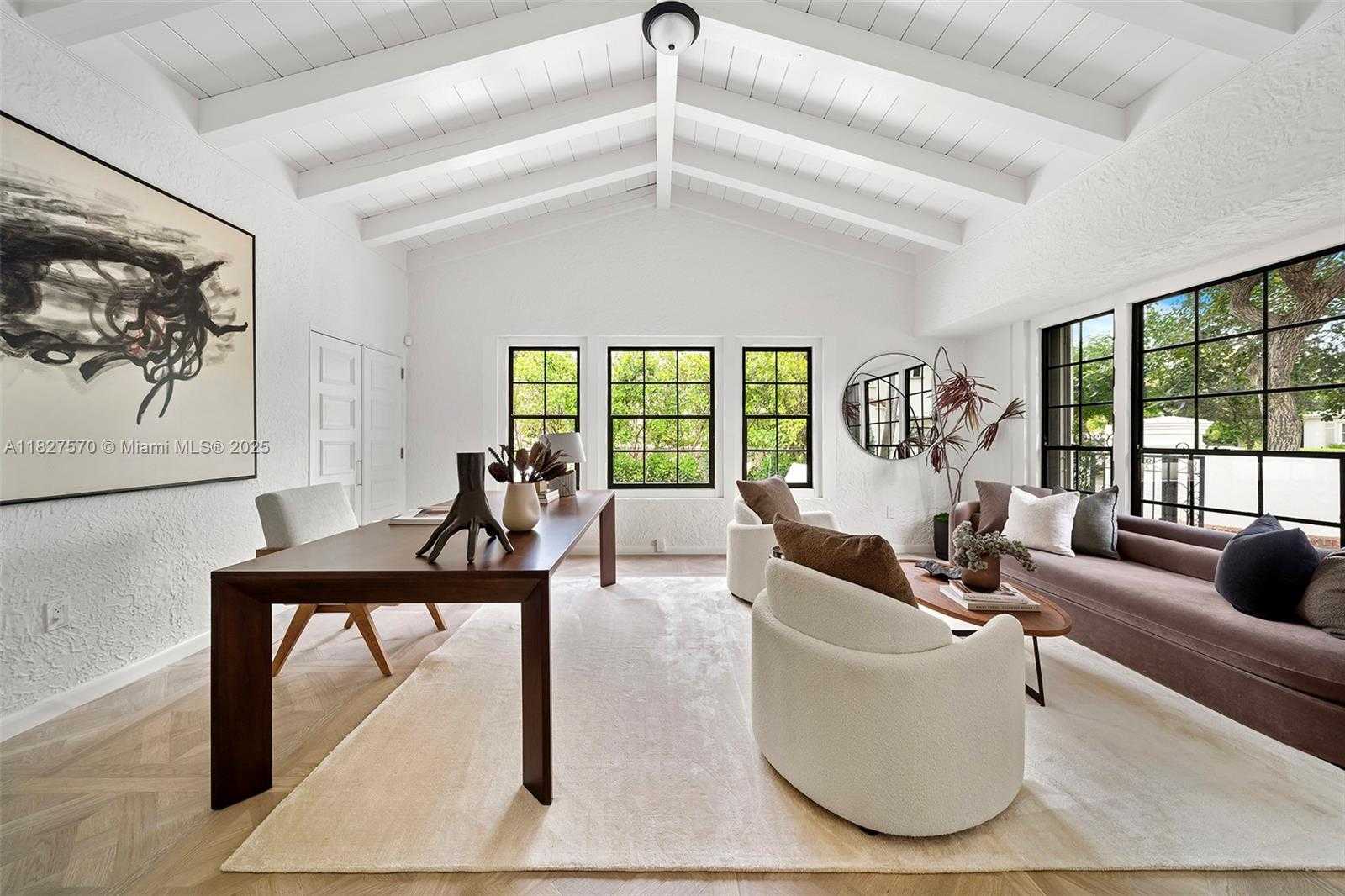 Small Image of 3500 FLAMINGO DR, Miami Beach Number 4