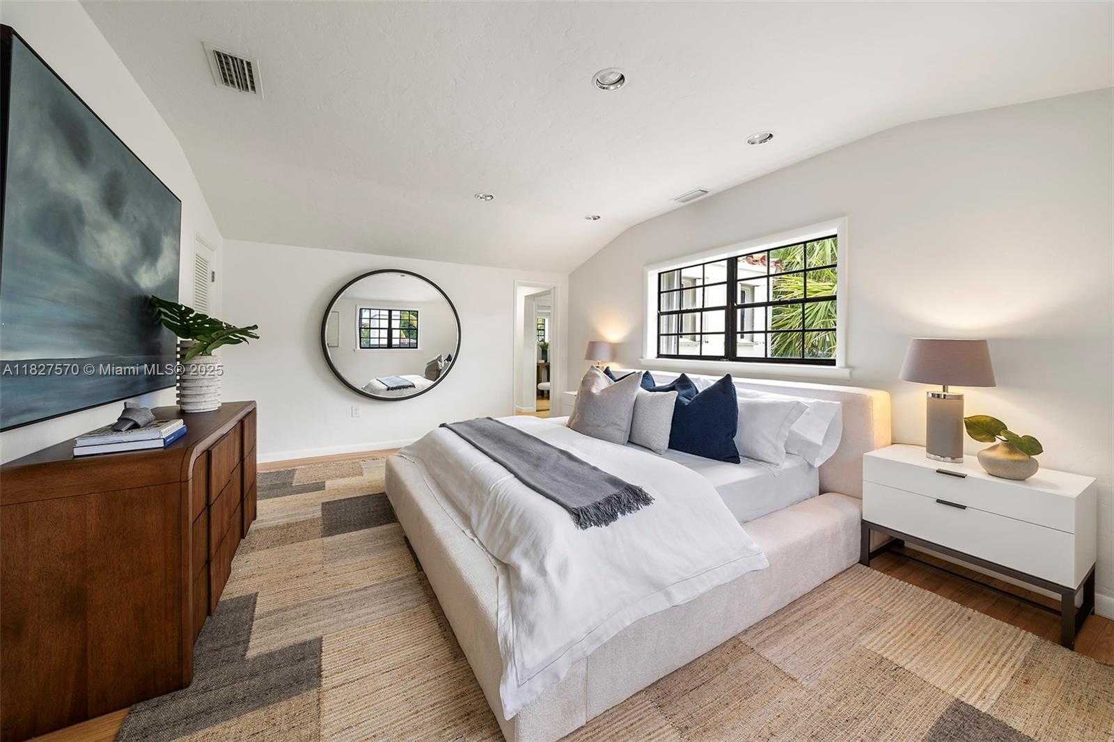 Small Image of 3500 FLAMINGO DR, Miami Beach Number 42