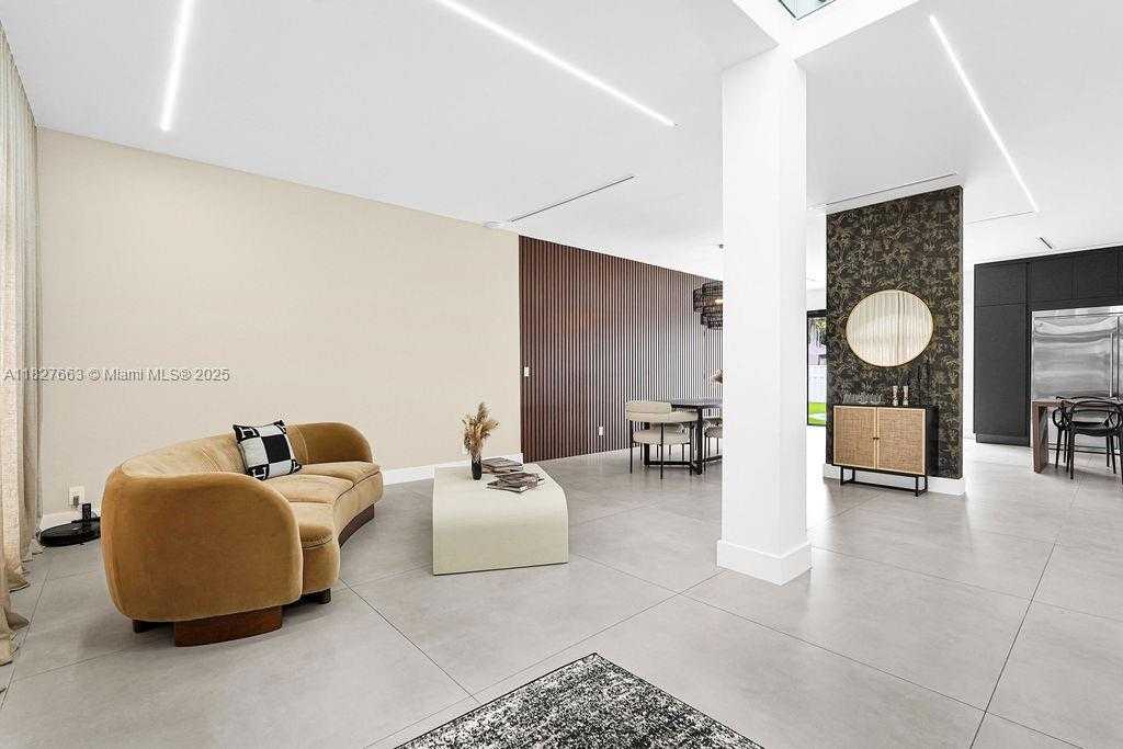 Small Image of 10746 CHARLESTON PL, Cooper City Number 24