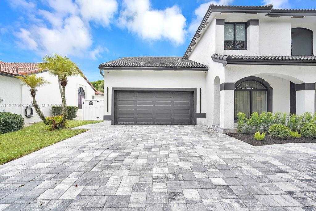 Small Image of 10746 CHARLESTON PL, Cooper City Number 3
