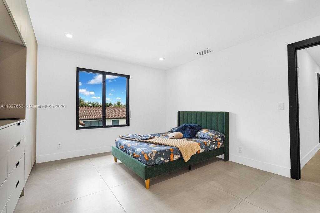 Small Image of 10746 CHARLESTON PL, Cooper City Number 40