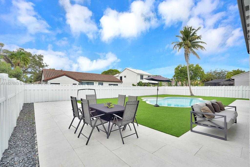 Small Image of 10746 CHARLESTON PL, Cooper City Number 51