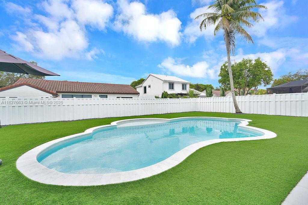 Small Image of 10746 CHARLESTON PL, Cooper City Number 53