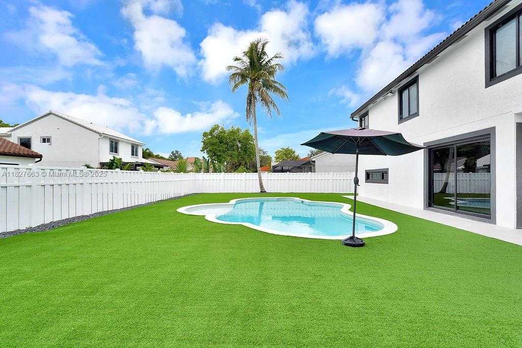 Small Image of 10746 CHARLESTON PL, Cooper City Number 55