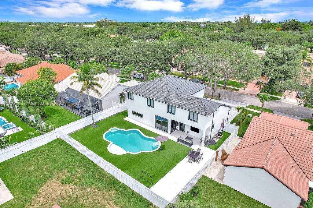 Small Image of 10746 CHARLESTON PL, Cooper City Number 63