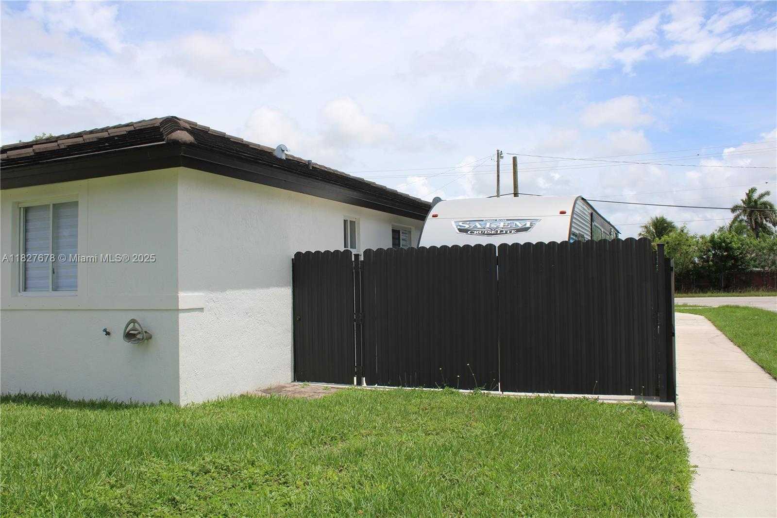 Small Image of 16266 SOUTH WEST 303RD LN, Homestead Number 4