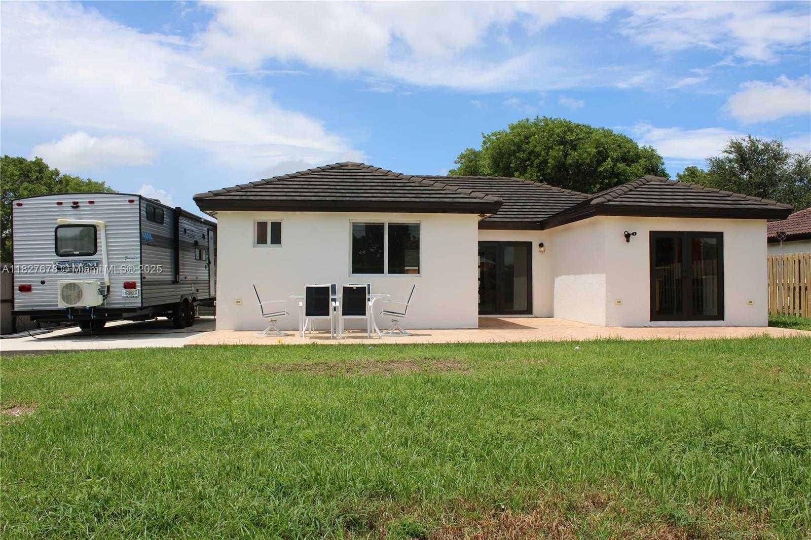 Small Image of 16266 SOUTH WEST 303RD LN, Homestead Number 5