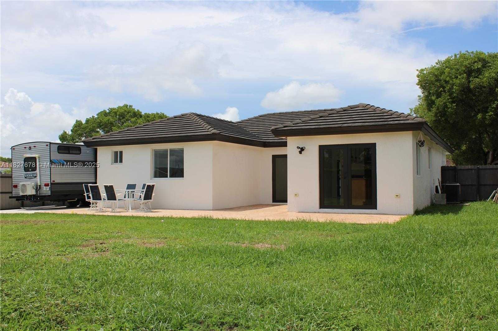 Small Image of 16266 SOUTH WEST 303RD LN, Homestead Number 6