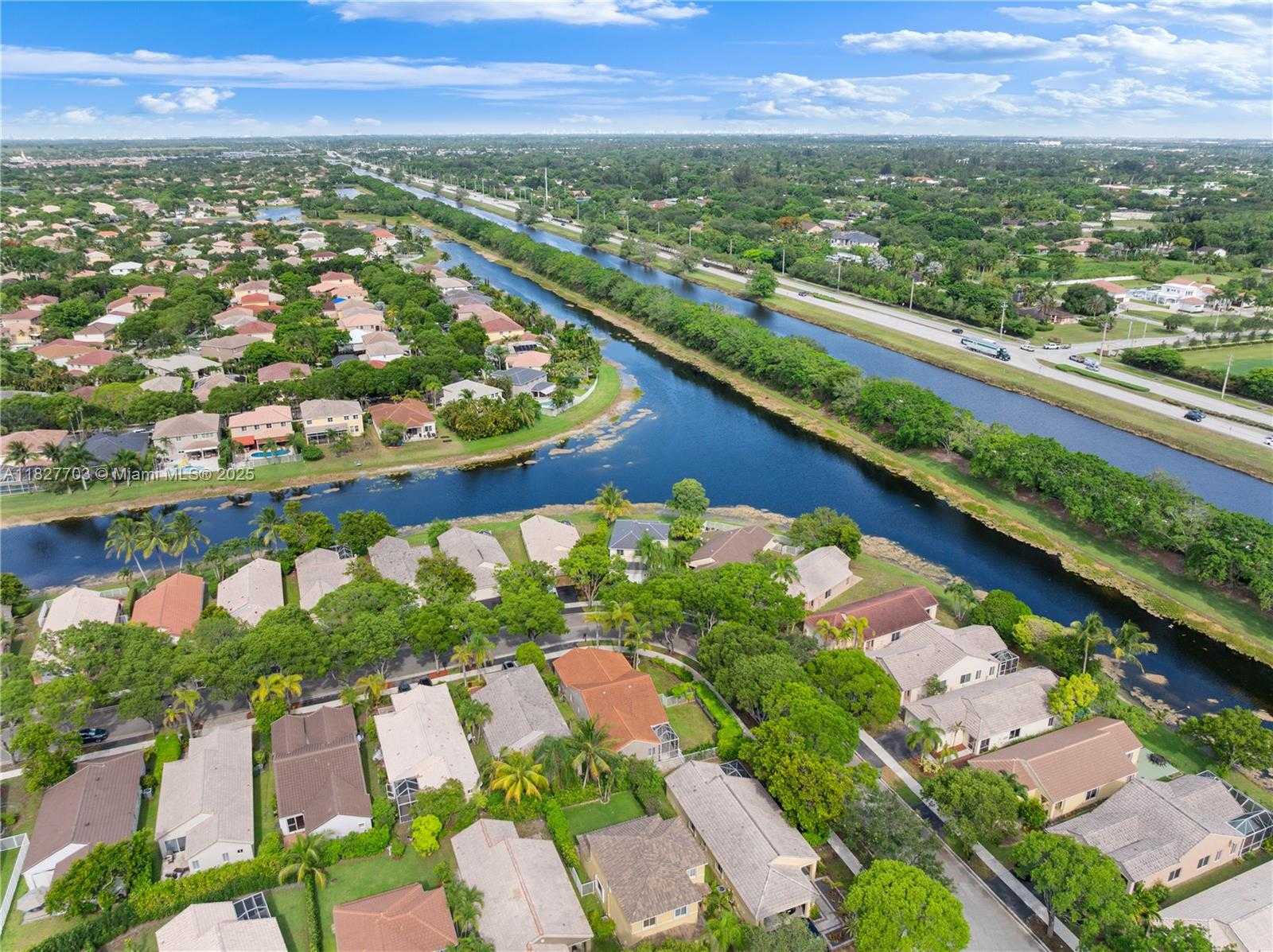 Small Image of 4361 MAHOGANY RIDGE DR, Weston Number 5