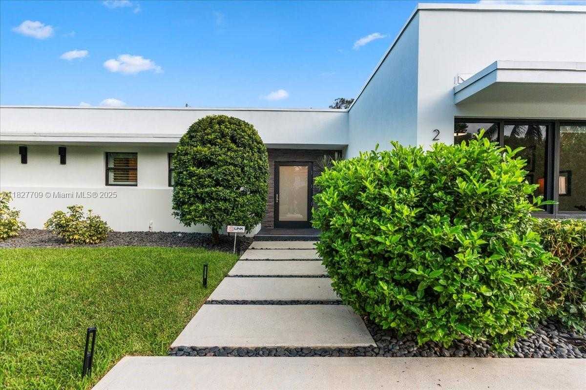 Small Image of 2180 ALAMANDA DR, North Miami Number 39