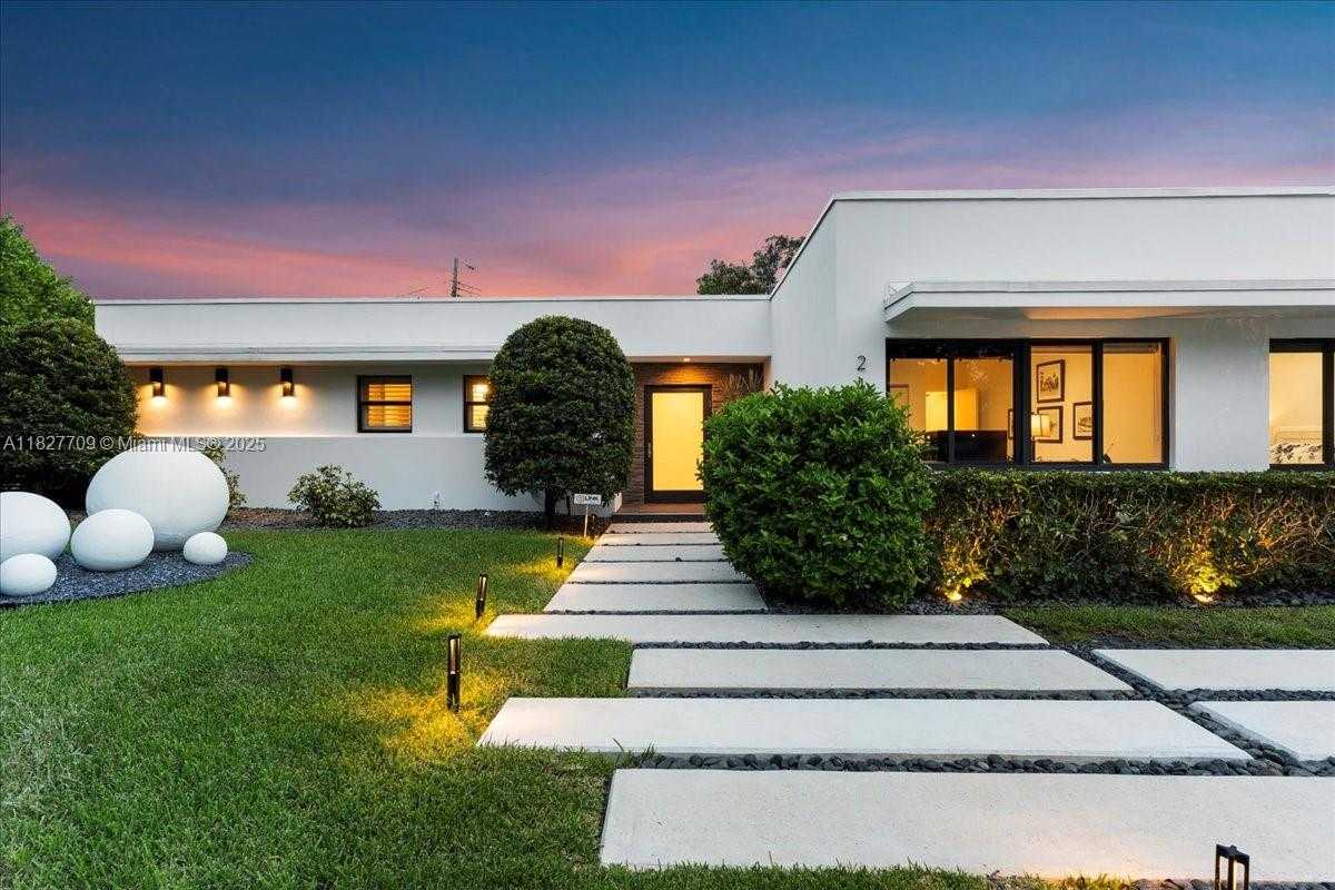 Small Image of 2180 ALAMANDA DR, North Miami Number 5