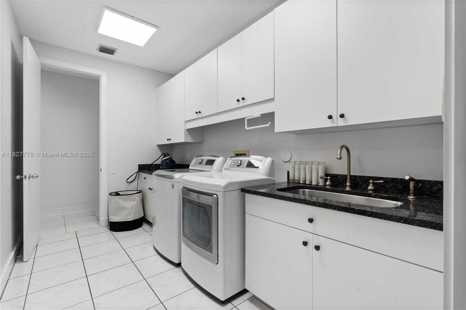 Small Image of 2939 PADDOCK LN, Weston Number 49