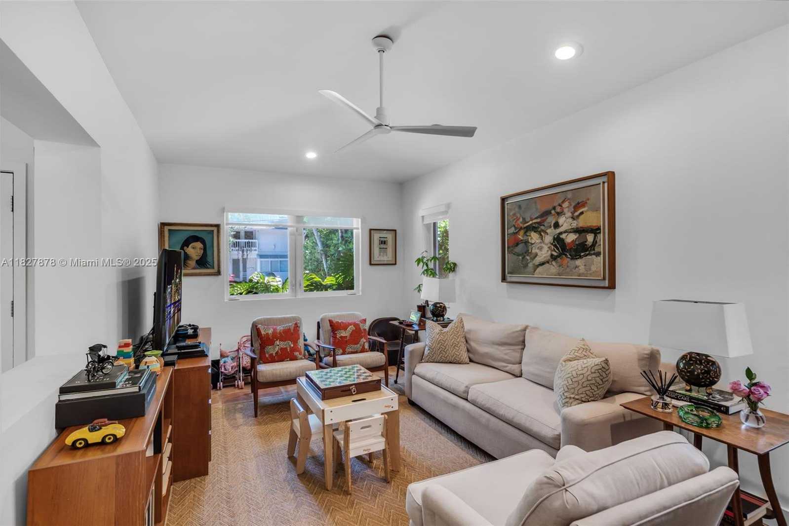 Small Image of 3865 POINCIANA AVE, Miami Number 15