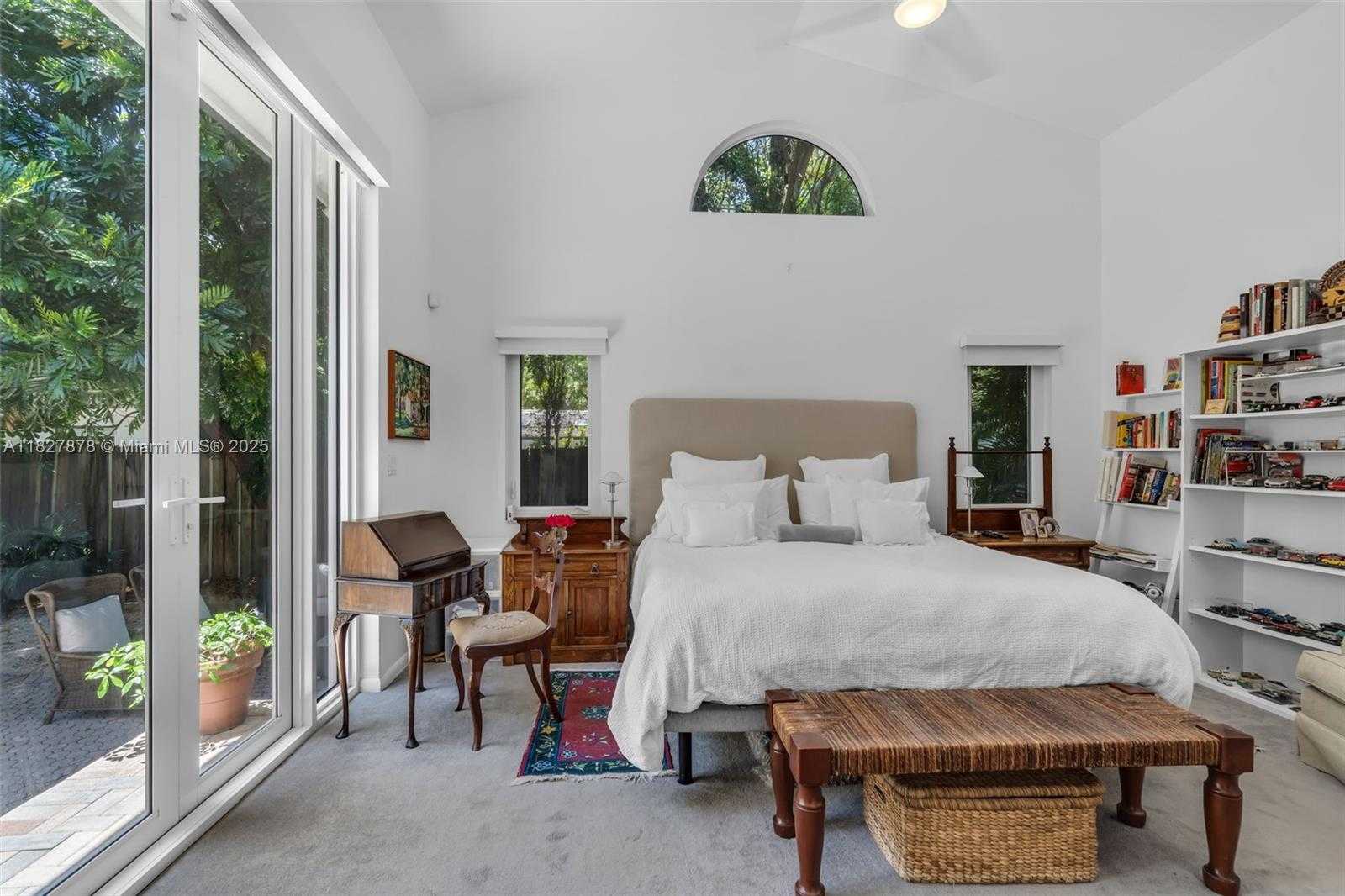 Small Image of 3865 POINCIANA AVE, Miami Number 21