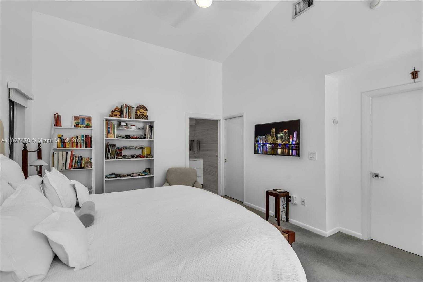 Small Image of 3865 POINCIANA AVE, Miami Number 23