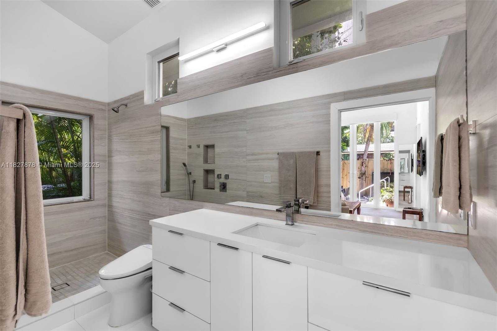 Small Image of 3865 POINCIANA AVE, Miami Number 24