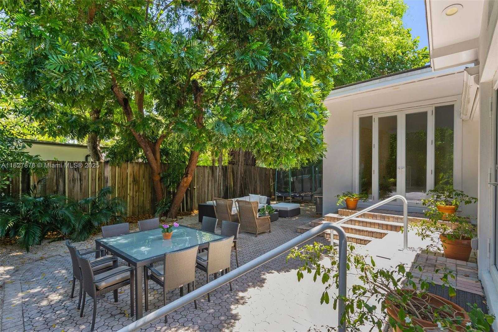 Small Image of 3865 POINCIANA AVE, Miami Number 27