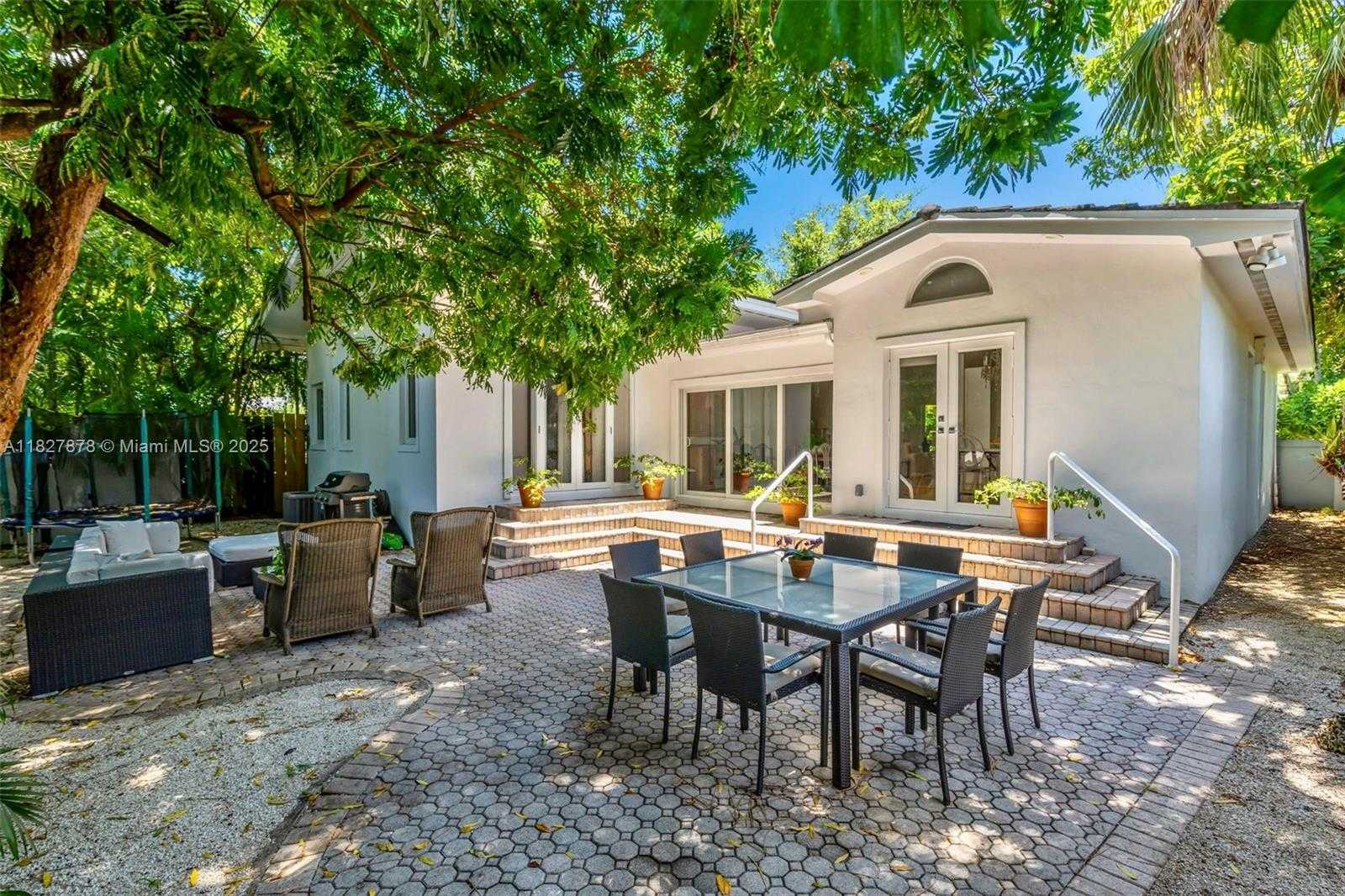 Small Image of 3865 POINCIANA AVE, Miami Number 28