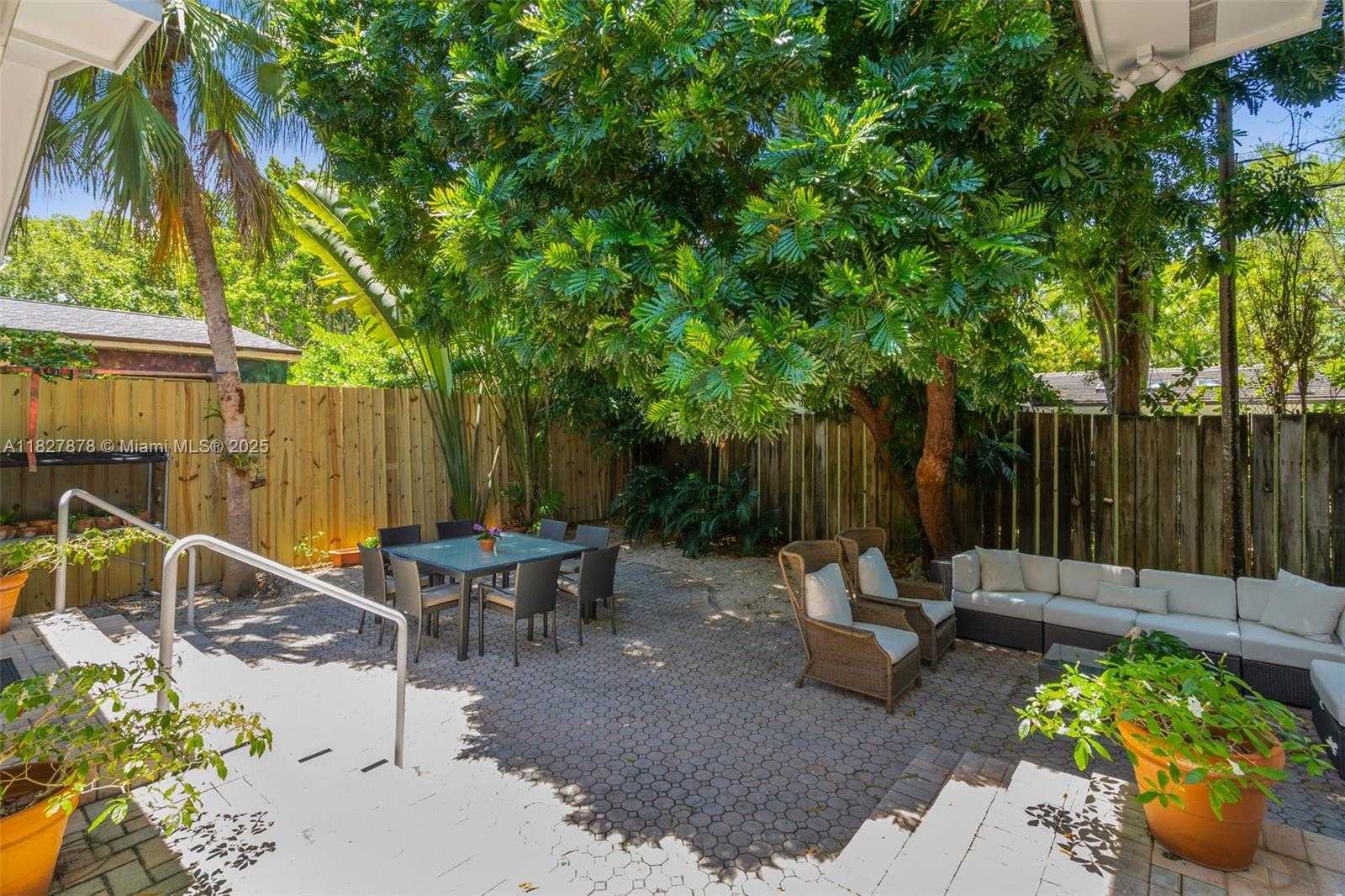 Small Image of 3865 POINCIANA AVE, Miami Number 29