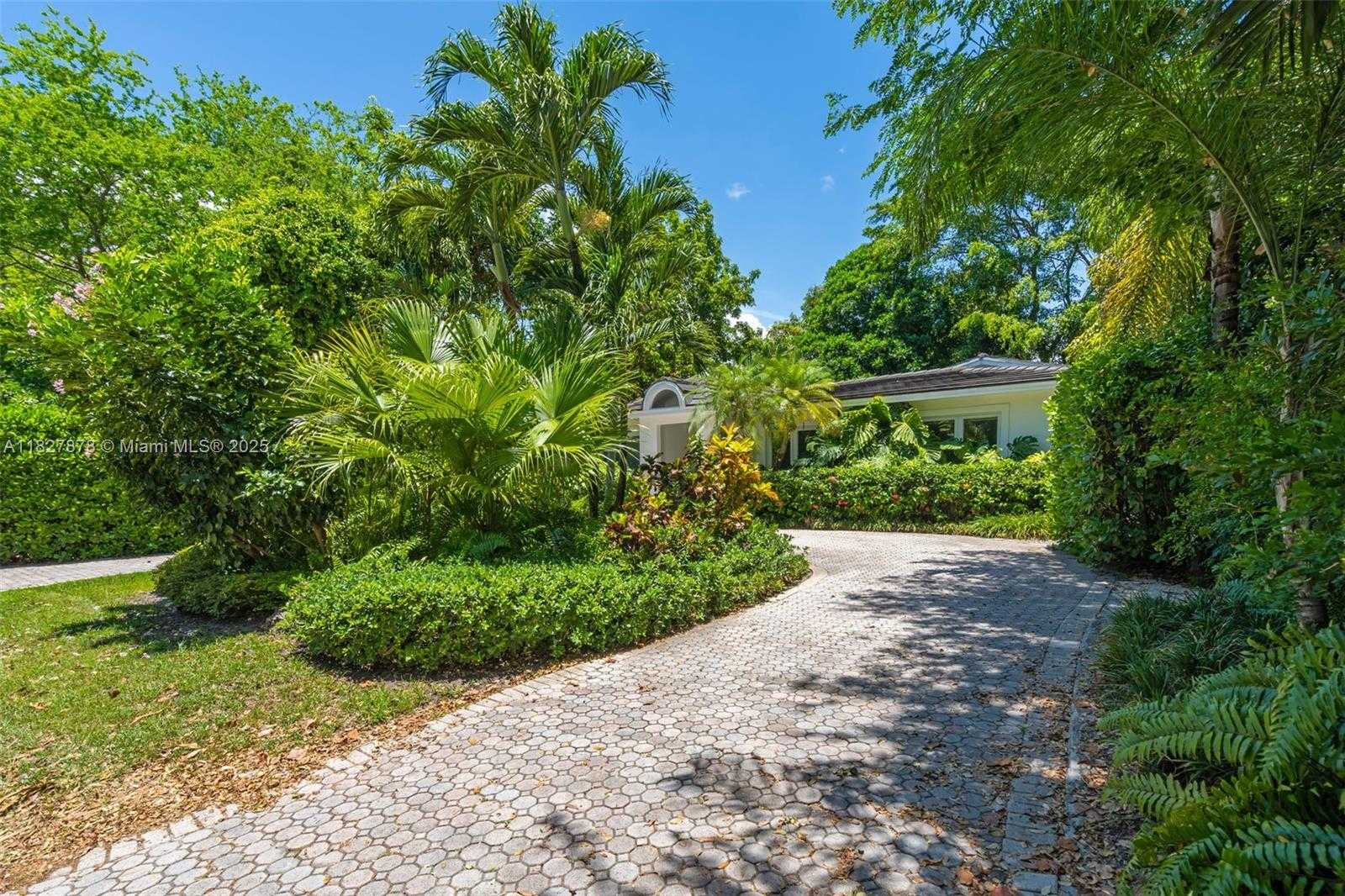 Small Image of 3865 POINCIANA AVE, Miami Number 3